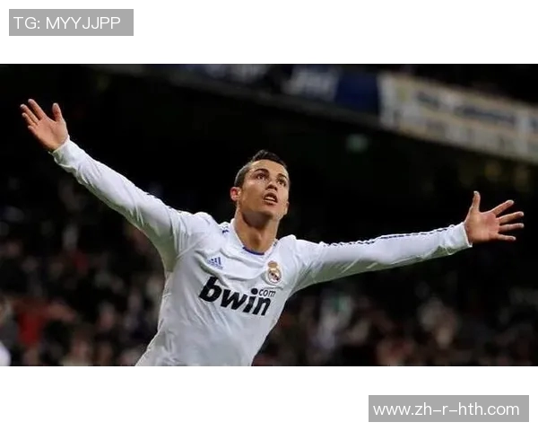 精美球星摆件足球收藏品展现运动激情与艺术魅力完美结合 精美球星摆件足球收藏品展现运动激情与艺术魅力完美结合