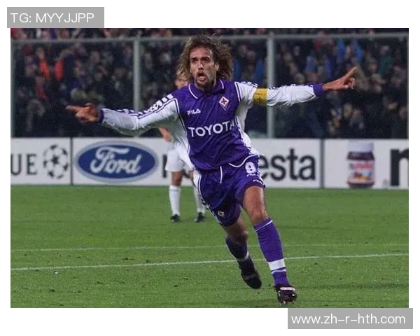 白球衣11号的传奇之路 足球明星的光辉时刻与成就解析